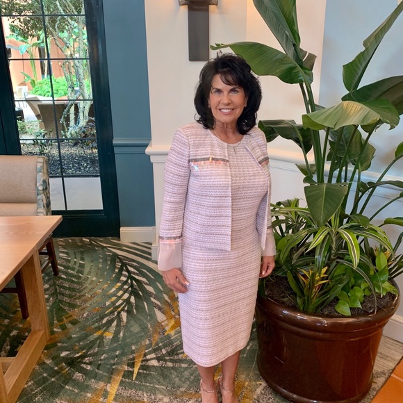 Meet your Posher, Cathy - Picture 2 of 5